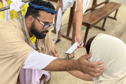 Tema: Via-Sacra: Caminho de Amor que Nasceu no Calvário